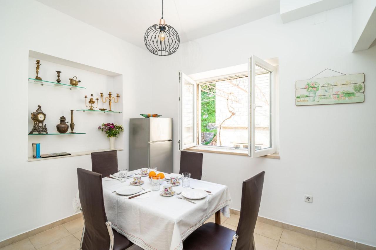 Sisic Apartment *